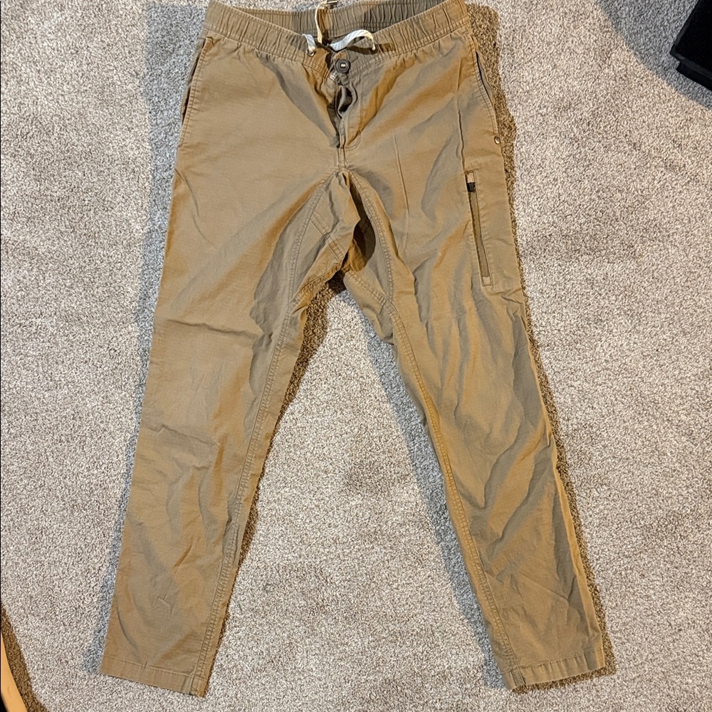 Vuori Ripstop Pants in discontinued khaki